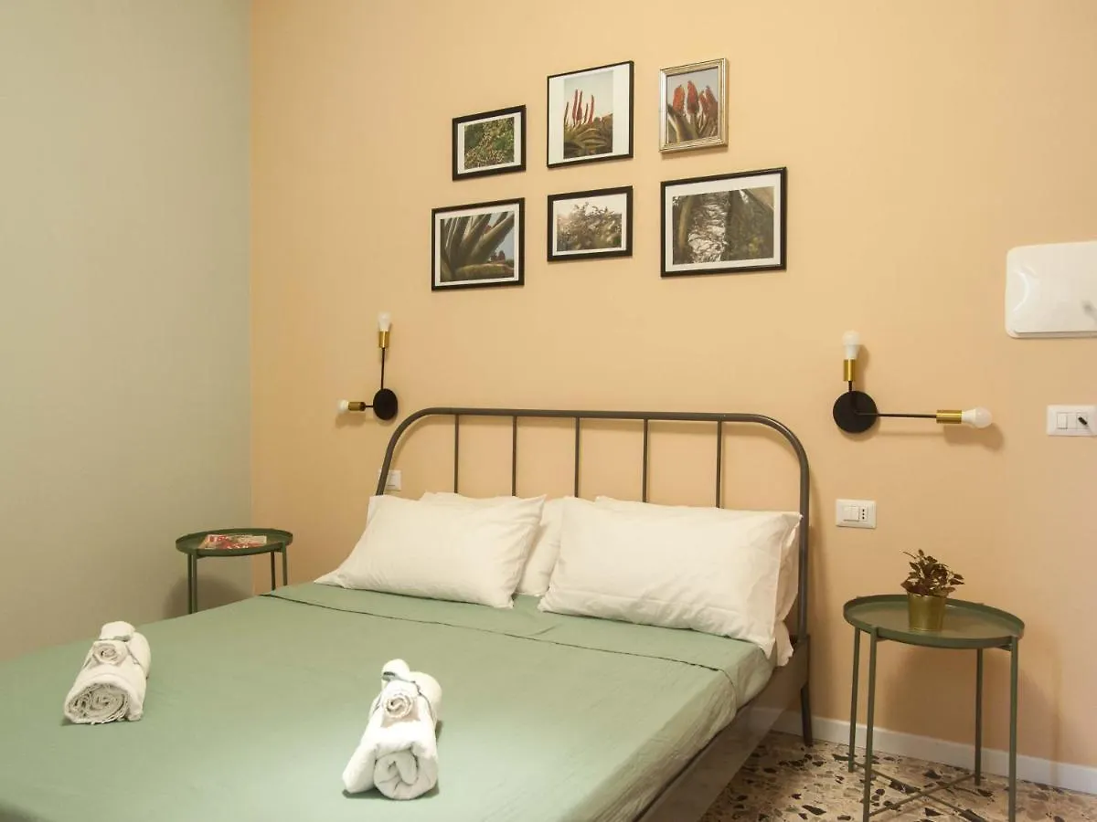 Four Rooms Alghero 2*,